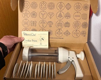 The Pampered Chef Cookie Press 1525 Retired 16 Disks Designs Cookies With Box and Recipes, Cookie Press