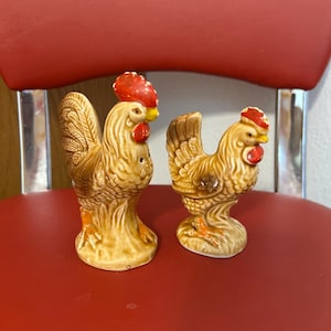 Vintage Brown Rooster and Hen Salt And Pepper Shakers Made In Japan