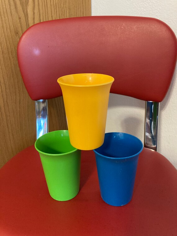 Green Tupperware Bell Shaped Tumblers / Cups Lot 109 Red Blue Yellow