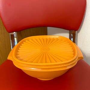 Tupperware Harvest Butterscotch Servalier Square Bowl 838 With Lid, Tupperware 838