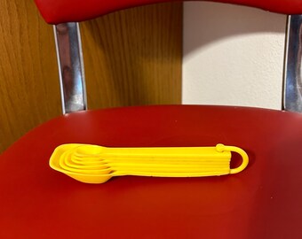 Vintage Rubbermaid Nesting Measuring Spoons #2231-2236 Yellow Set Of 6