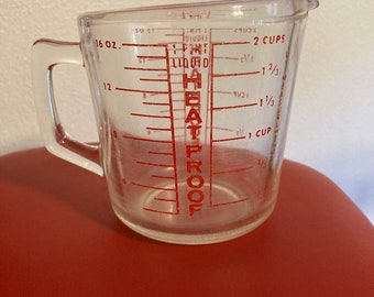 Pyrex Covered Measuring Cup, 2 c - Baker's