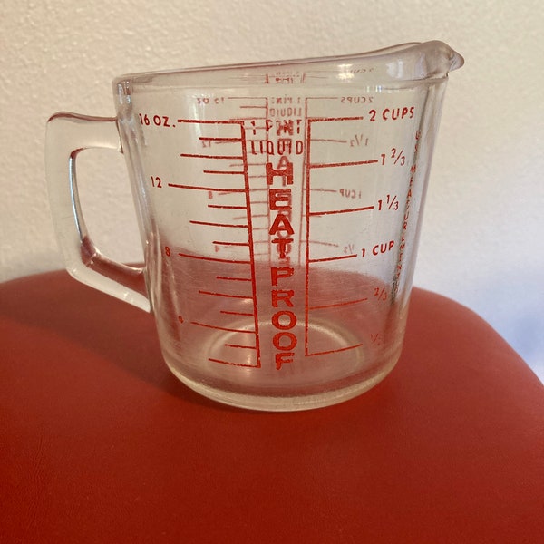 Vintage Heat Proof Glass 1 pint liquid glass Measuring 2 cup with D Handle and Red Letters, Heat Proof Vintage Measuring Cup