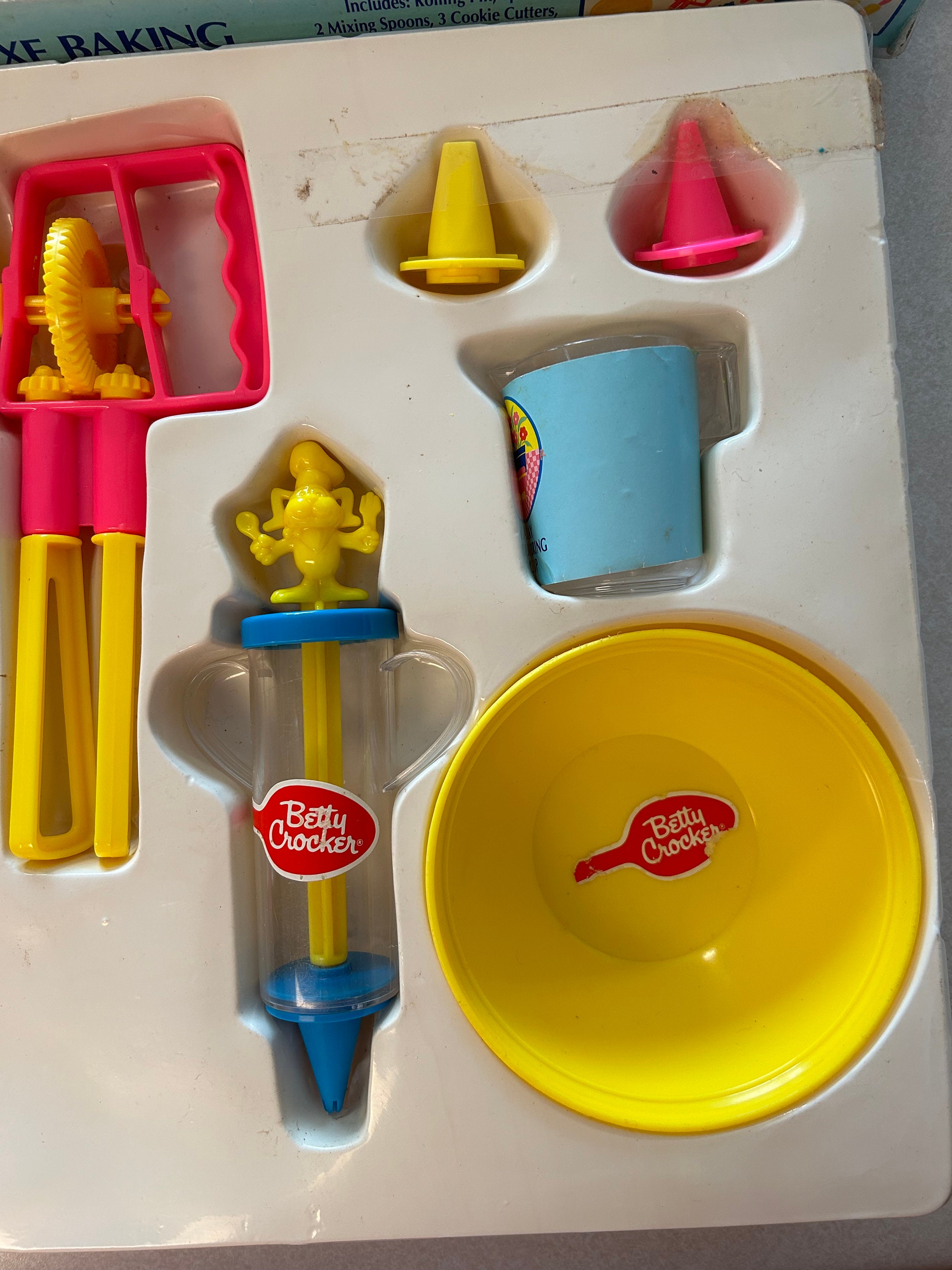 Vintage Betty Crocker Deluxe Baking Play Set 8009, Children