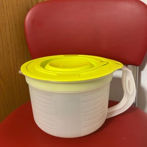Tupperware MIX N STOR 8 Cup 2 Liter Pitcher Measuring Bowl with Lid Guard 3 piece set, Mix And Store 8 Cup Measuring Cup