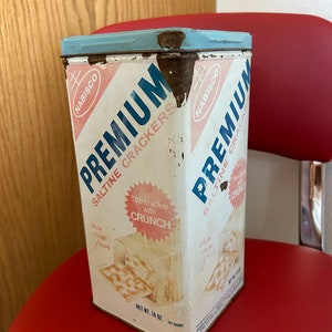 Vintage Nabisco 1969 Premium Saltine Cracker Metal Container Box Tin 14 Oz, Vintage Cracker Tin image 3