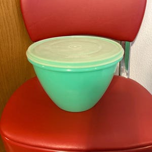 Vintage Tupperware Green Crisp-It Lettuce Keeper Crisper #679
