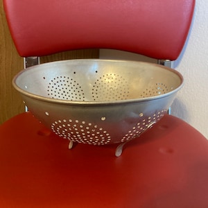 Vintage 7 Circle Aluminum Colander Strainer Footed, vintage aluminum colander strainer, farmhouse decor