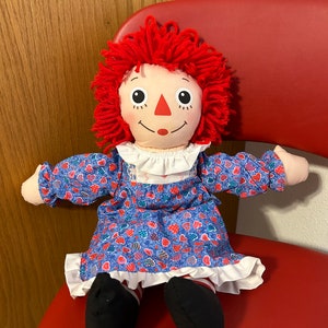 Raggedy Ann Storytime Doll Hasbro 2003 Blue Hearts Nightgown Bloomers 15” Raggedy Ann Doll