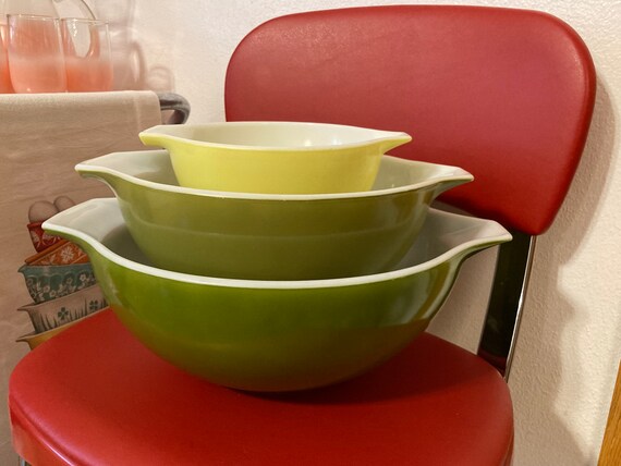 Vintage Pyrex Verde Green Cinderella Mixing Nesting Bowls Set of 3, 444 443  441, Pyrex Nesting Bowl Set of Three, Green Pyrex Set 