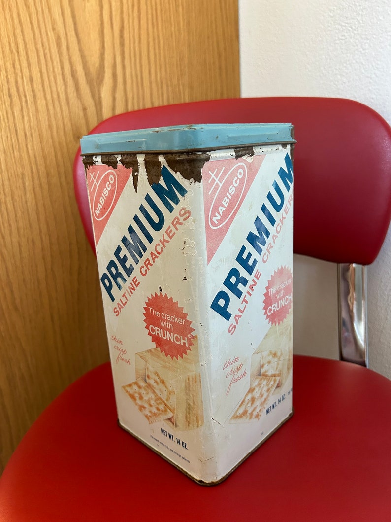 Vintage Nabisco 1969 Premium Saltine Cracker Metal Container Box Tin 14 Oz, Vintage Cracker Tin image 2