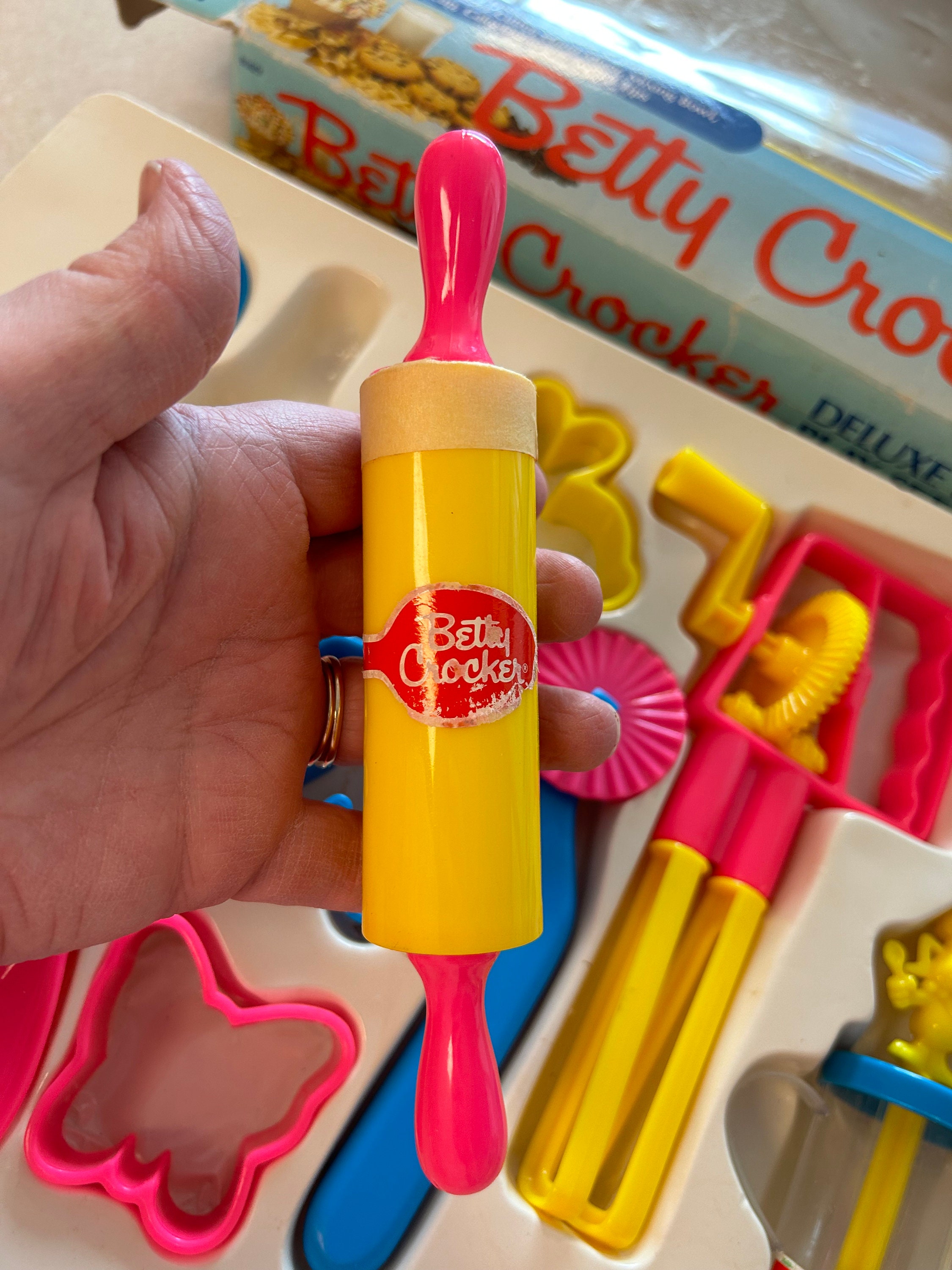 Vintage Betty Crocker Deluxe Baking Play Set 8009, Children