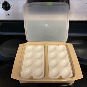 Vintage Tupperware 723 deviled egg server/container, vintage Tupperware deviled egg server
