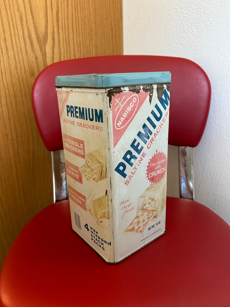 Vintage Nabisco 1969 Premium Saltine Cracker Metal Container Box Tin 14 Oz, Vintage Cracker Tin image 1