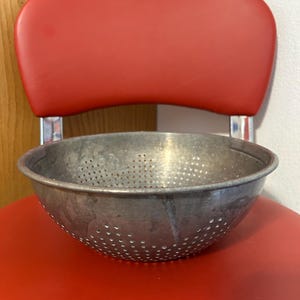 Round Flat Bottom 9” Aluminum Colander Strainer Rustic Country Farmhouse Decor