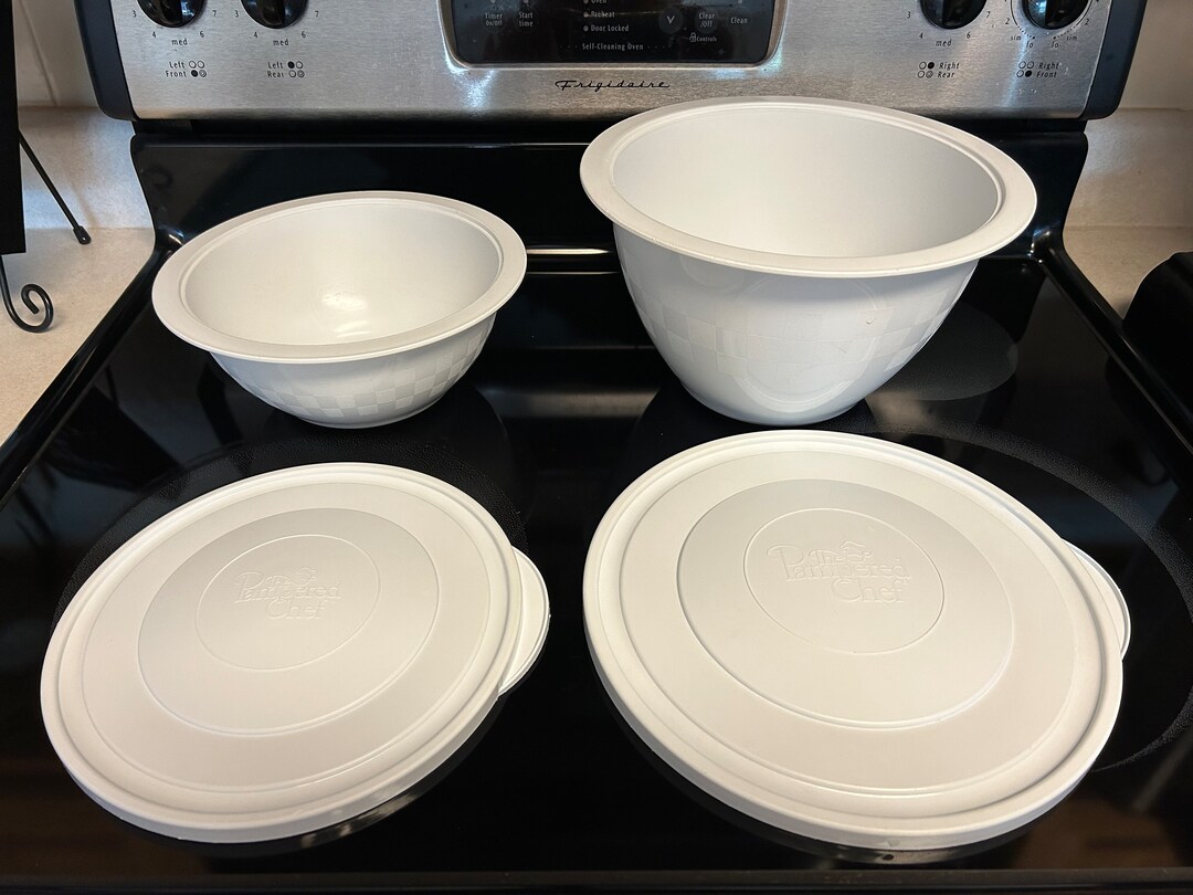 The Pampered Chef White Nesting Mixing Bowl Set of 2 With Lids Etsy