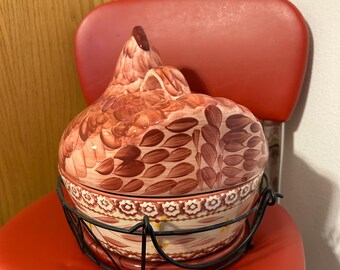 Temp-tations Tara Old World 2 Qt. Casserole Dish Red Hen Chicken