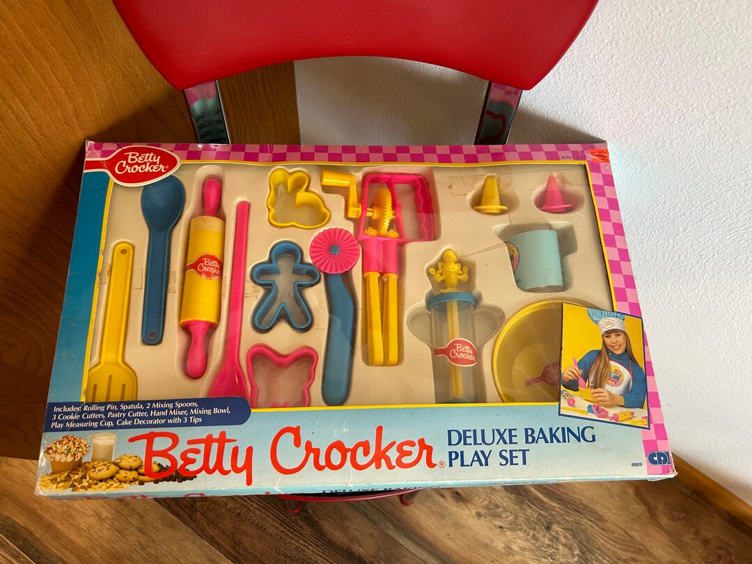 Vintage Betty Crocker Deluxe Baking Play Set 8009, Children