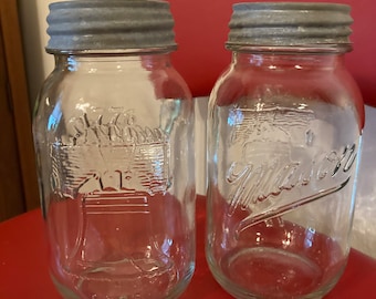 One Vintage Anchor Hocking Clear Glass 1976 Bicentennial Mason Jar with Liberty Bell and Ball Zinc Lid,  1776-1976