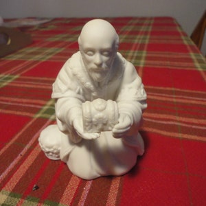Avon Nativity Collectible The Magi Melchior Porcelain Figurine,Collectible Avon Figurine,Vintage Avon Nativity Collectible The Magi Melchior