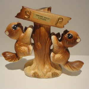 Niagara Falls Canada Souvenir Squirrel Salt and Pepper Shakers made in Japan, vintage Squirrel Salt and Pepper Shakers made in Japan