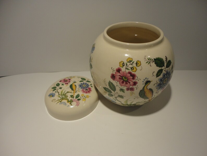Sadler Porcelain Floral Ginger Jar,Collectible Floral Sadler Ginger Jar,Vintage Sadler Porcelain Floral Ginger Jar,vintage floral ginger jar