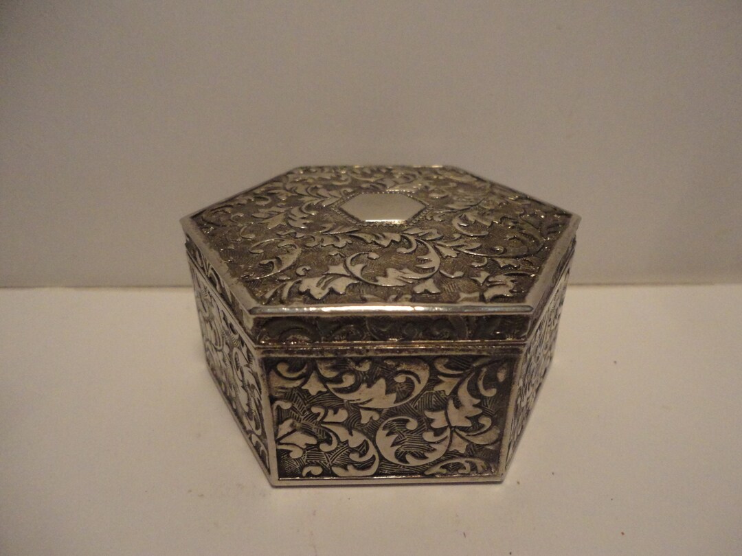 Elegance Silver Plated Embossed Trinket Box,collectible Elegance Silver