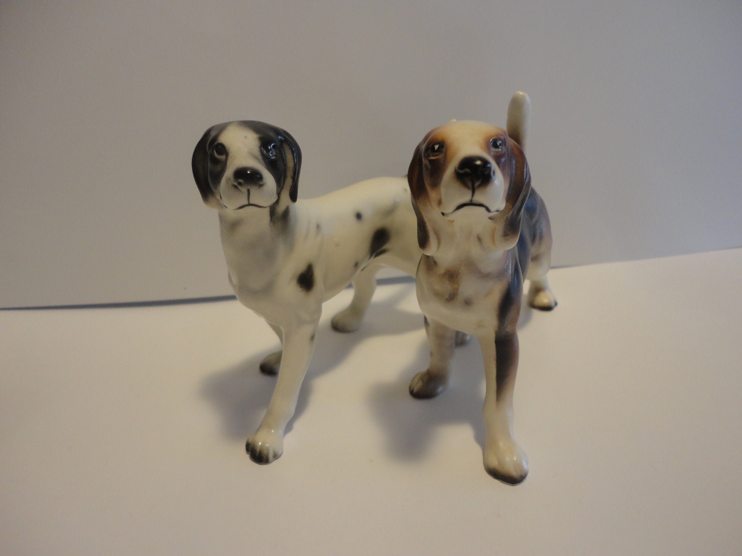 日本製磁器ビーグルとダルメシアンの置物、コレクター向け犬の置物