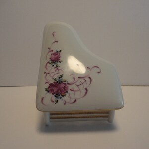 White and Gold Piano Trinket Box With Floral Lid,Collectible Piano Trinket Box,Vintage White and Gold Piano Trinket Box with Floral Lid