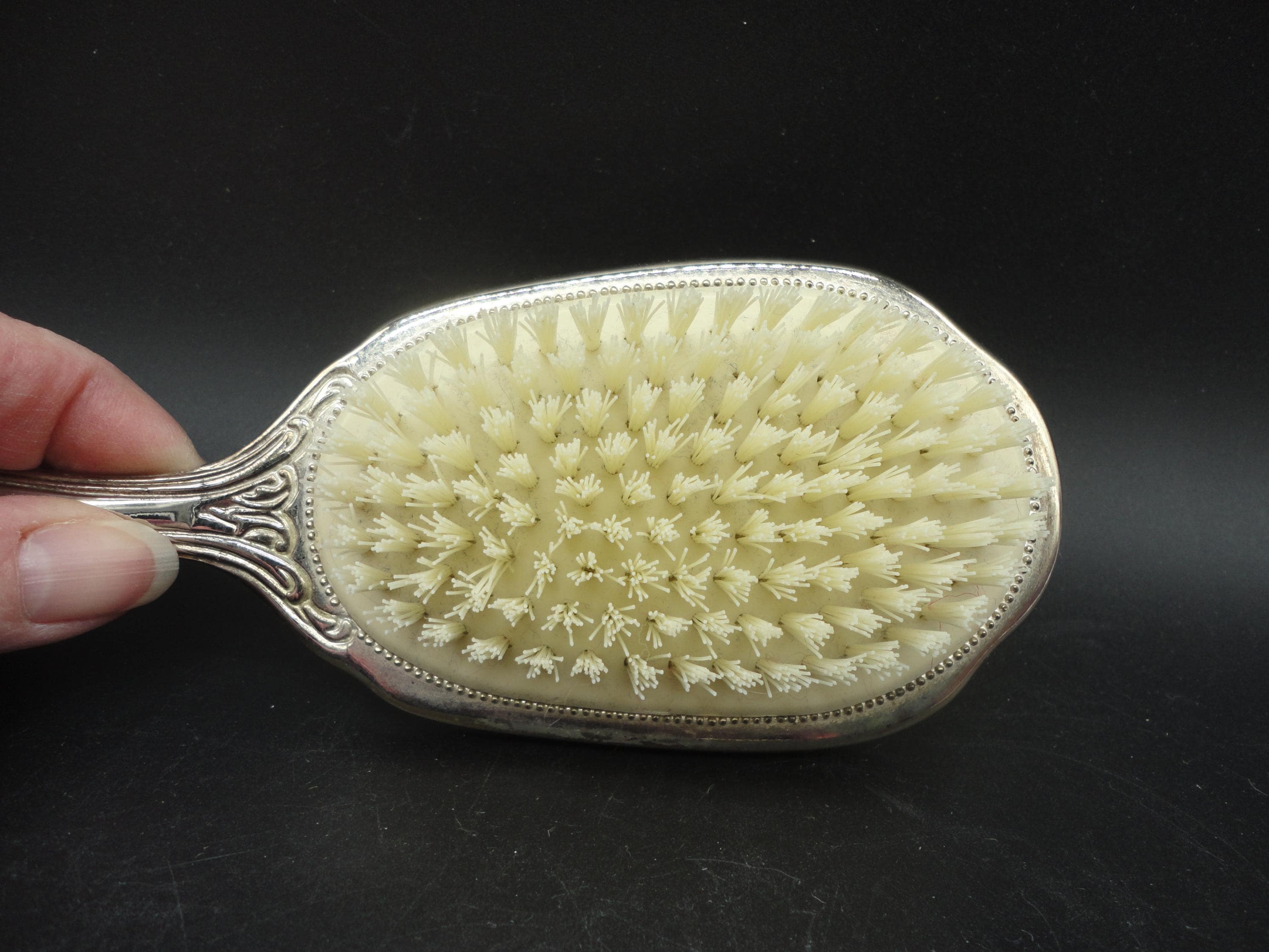 シルバーメッキハンドヘルドミラー、ブラシとコームセット