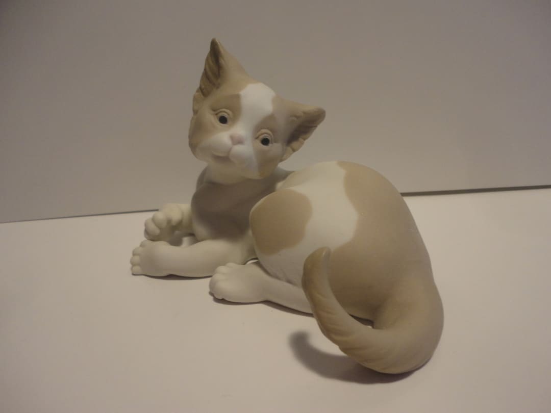 Lladro Rare Porcelain Bisque Surprised Cat Figurine,collectible