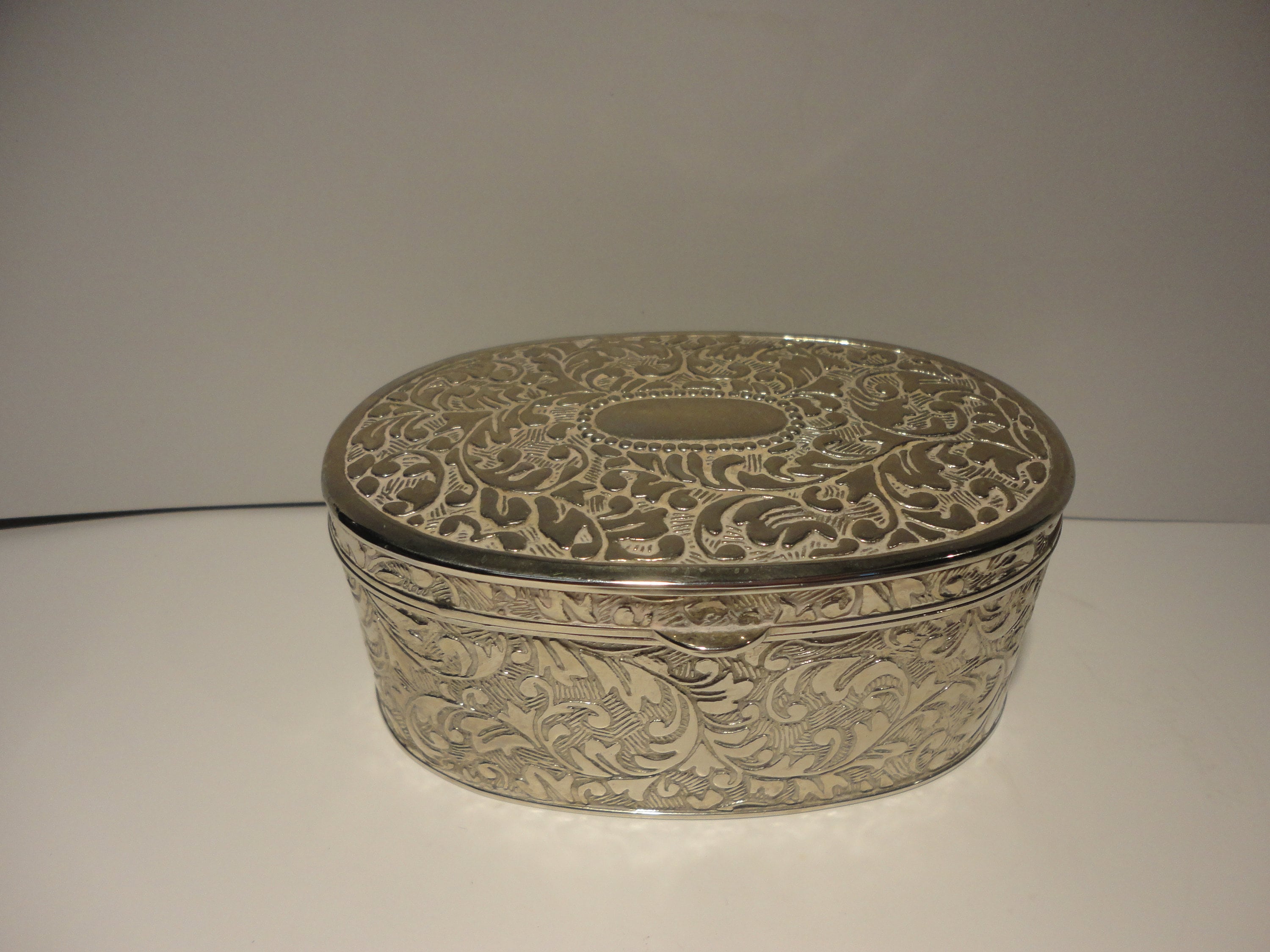 Silver Plated Oval Trinket/jewelry Box Made in Hong Kong Silver Plated Oval Trinket/jewelry Box Made in Hong Kong