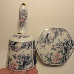 Cloche et boîte à bibelots blanches et bleues fabriquées au Japon,Boîte à clochettes et bibelots de collection,Boîte à clochettes et bibelots blanches et bleues vintage fabriquées au Japon