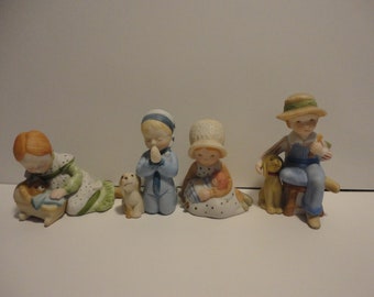 Holly Hobbie Porcelain Figurines made in Taiwan,Collectible Holly Hobbie Figurines,Vintage Holly Hobbie Porcelain Figurines made in Taiwan
