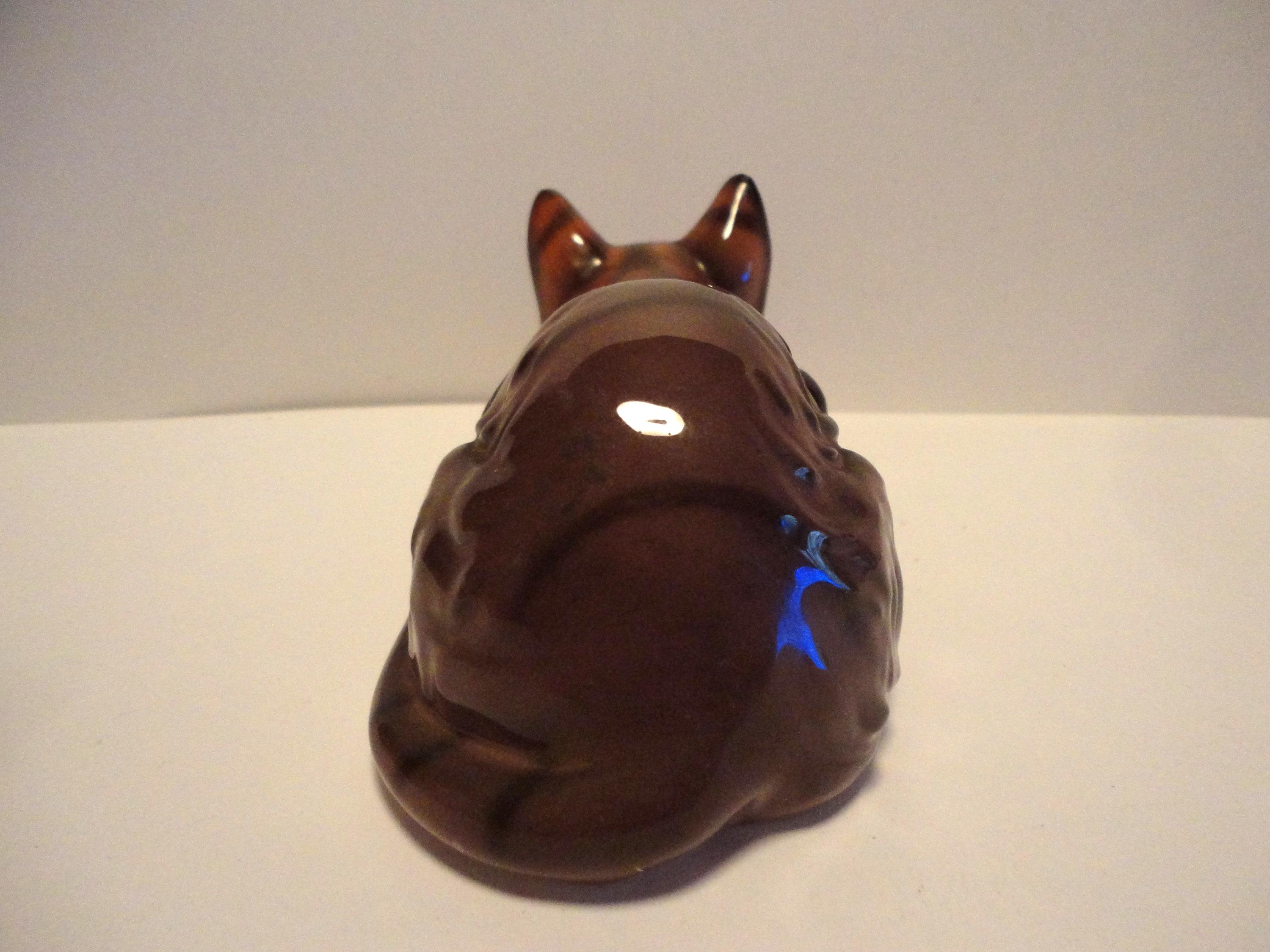 台湾製ボーンチャイナの猫の置物、コレクター向けボーンチャイナの猫の