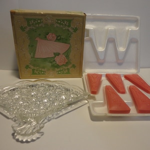 Avon Fan Soap Dish and Perfumed Soaps,Collectible Avon Soap Dish and Soap Set,Vintage Avon Fan Soap Dish and Perfumed Soaps