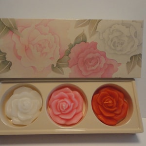 Avon Soft Rose Floating Candles Set,Collectible Avon Rose Floating Candles Set,Vintage Avon Soft Rose Floating Candles Set,Avon Candles
