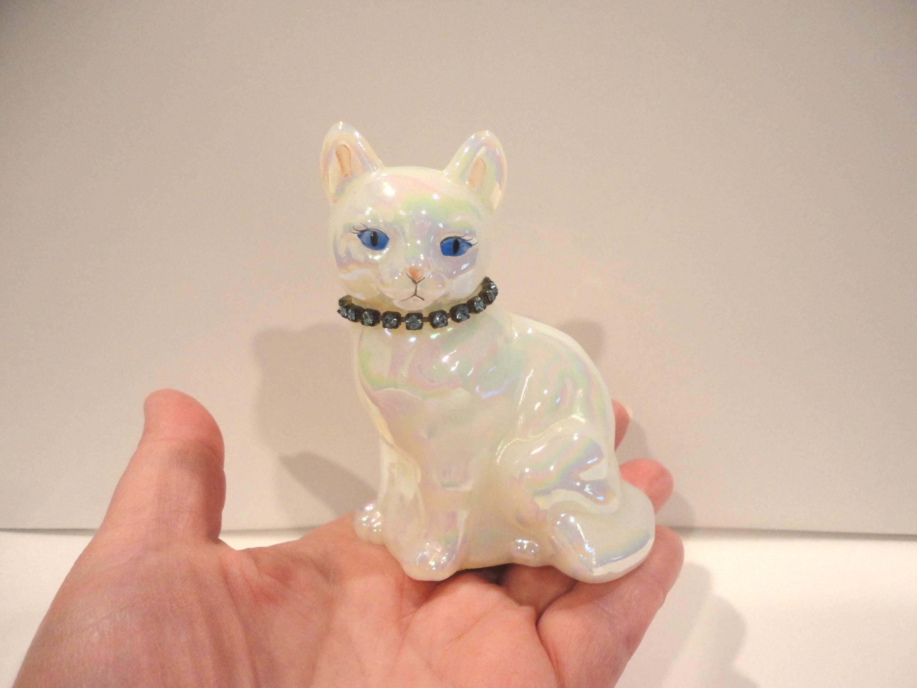 Fenton cat - Etsy 日本 フェントン社の花柄・緑色ガラス猫