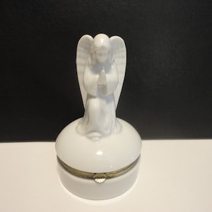 Angel 3 Dimensional White Hinged Music Box / Trinket Box, Coleccionable Angel Music / Trinket Box, Vintage Angel 3 Dimensional Music Box
