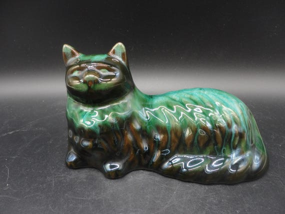 Vintage Blue Mountain Pottery Laying Cat Figurine, Canadian
