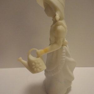 Avon Mary Mary perfume bottle and sweet Avon Mary Mary perfume bottle and sweet