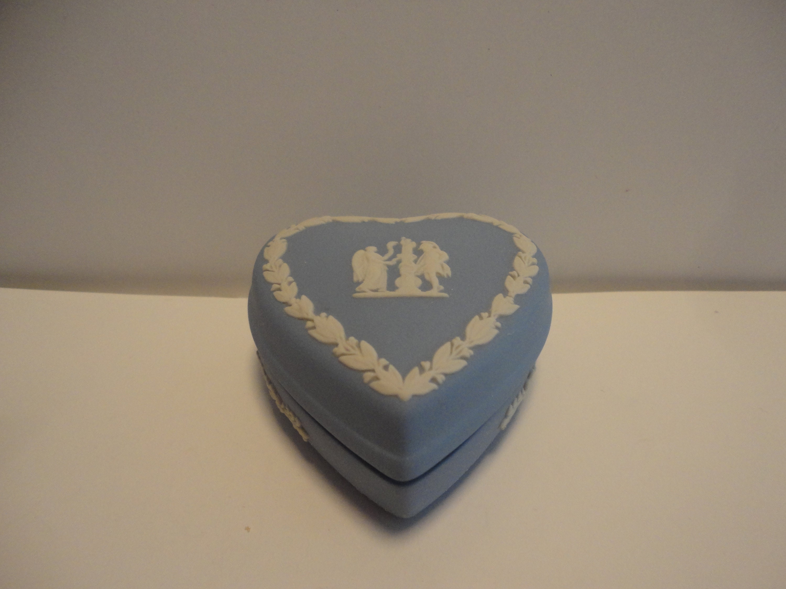 Wedgewood Blaue Jasperware Mini-Herz-Trinket-Box, Sammlerstück Wedgewood Jasperware-Ring-Box, Vintage Wedgewood Blue Jasperware-Trinket-Box - Etsy.de Wedgewood Blaue Jasperware Mini-Herz-Trinket-Box, Sammlerstück Wedgewood Jasperware-Ring-Box, Vintage Wedgewood Blue Jasperware-Trinket-Box - Etsy.de