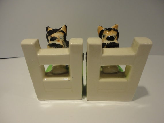 日本製のブラックスコッティ犬ブックエンド、コレクター向け犬ブック