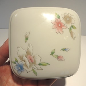 Floral Porcelain Music Box/Trinket Box made in Japan,Collectible Music Box,Vintage Floral Porcelain Music Box/Trinket Box made in Japan