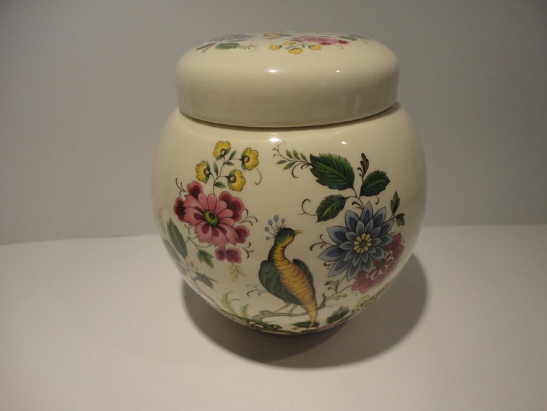 Sadler Porcelain Floral Ginger Jar,Collectible Floral Sadler Ginger Jar,Vintage Sadler Porcelain Floral Ginger Jar,vintage floral ginger jar