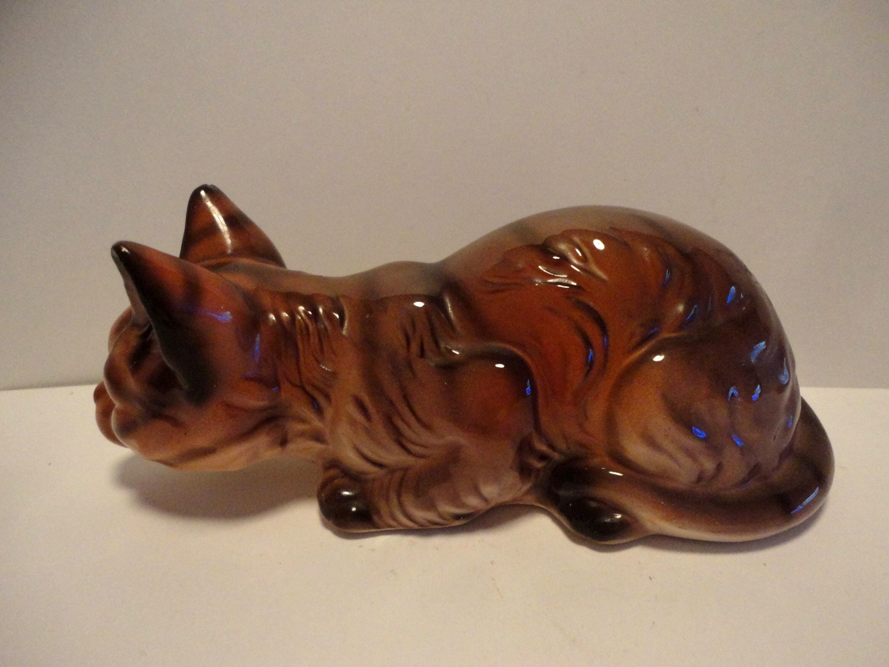 台湾製ボーンチャイナの猫の置物、コレクター向けボーンチャイナの猫の