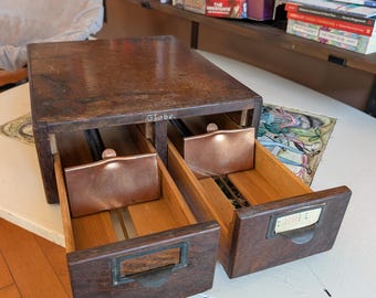 Archivador antiguo Globe Tiger de madera de roble con dos cajones, estilo boticario.