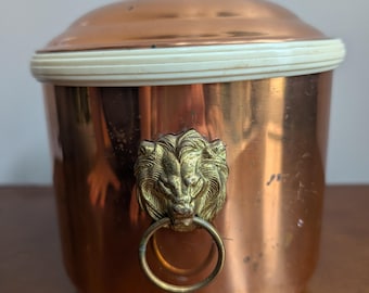 Cubitera vintage con dos asas de león.