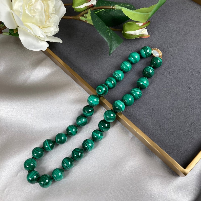 Luxe Natuurlijke Groene Malachite stenen ketting met vergulde Vermeil Sterling Silver Clasp Malachite ketting afbeelding 4