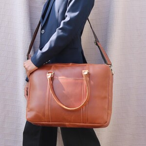 Sac à bandoulière personnalisé fait main en cuir véritable pour ordinateur portable pour femmes et hommes, grande cartable, sac rustique